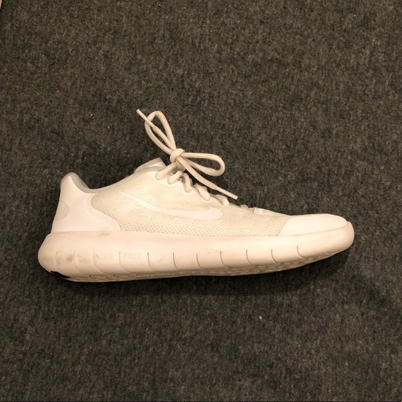 SOLD White nike shoes - Picture 2 of 4